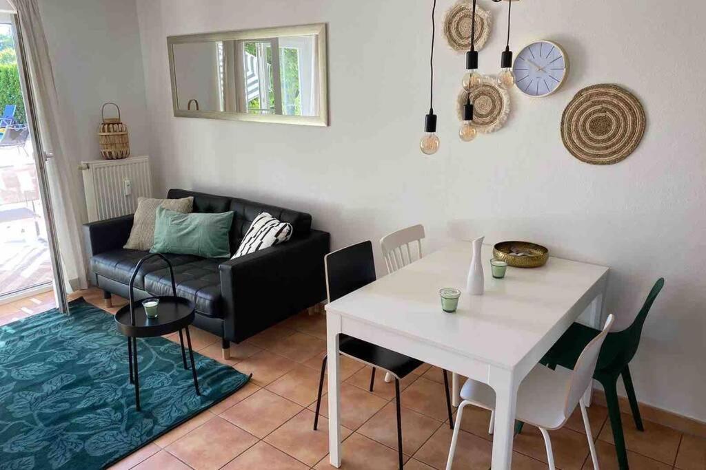 Die Seeblume - Ferienwohnung Mit Pool Und Seeblick Bodman-Ludwigshafen Buitenkant foto