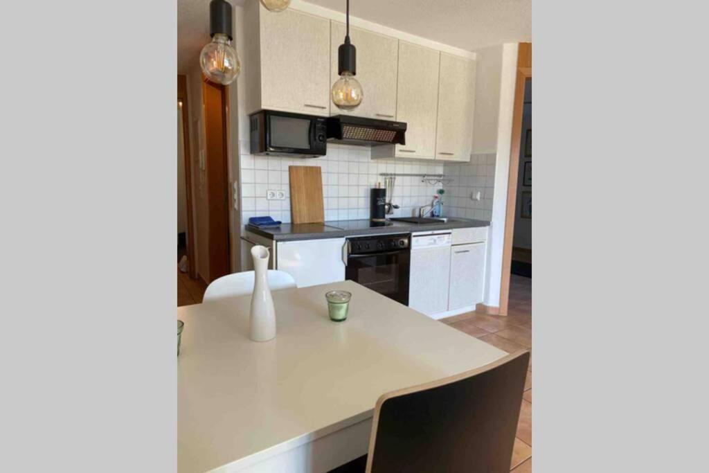 Die Seeblume - Ferienwohnung Mit Pool Und Seeblick Bodman-Ludwigshafen Buitenkant foto